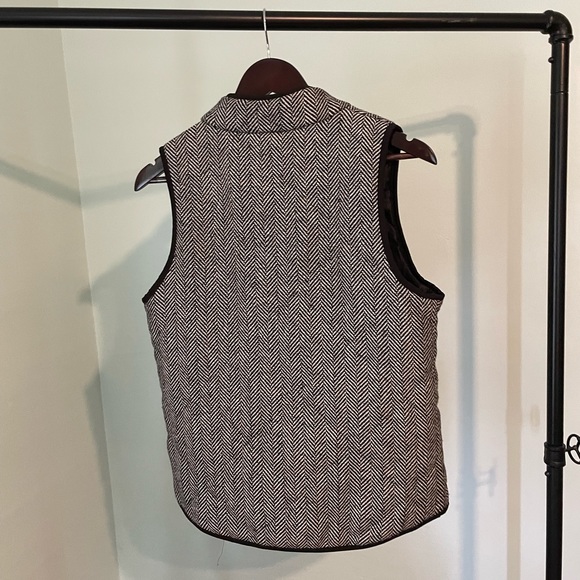 2/15 Ladies Basic Fall Black and White Vest - Picture 3 of 3